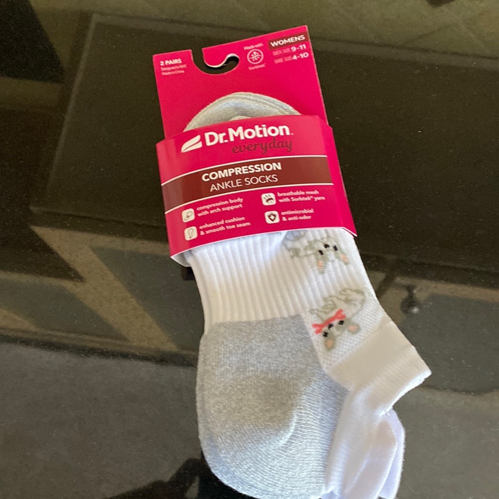 Dr Motion Women’s Compression ankle socks . 2 Pairs.